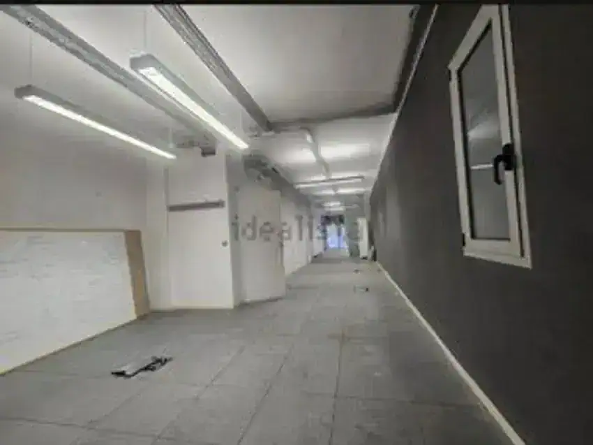 Local comercial en Venta en Les Roquetes, Barcelona