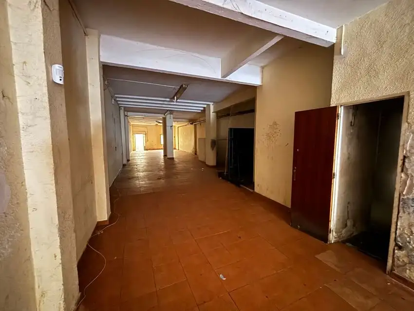 Local comercial en Alquiler en El Camp de l'Arpa del Clot, Barcelona