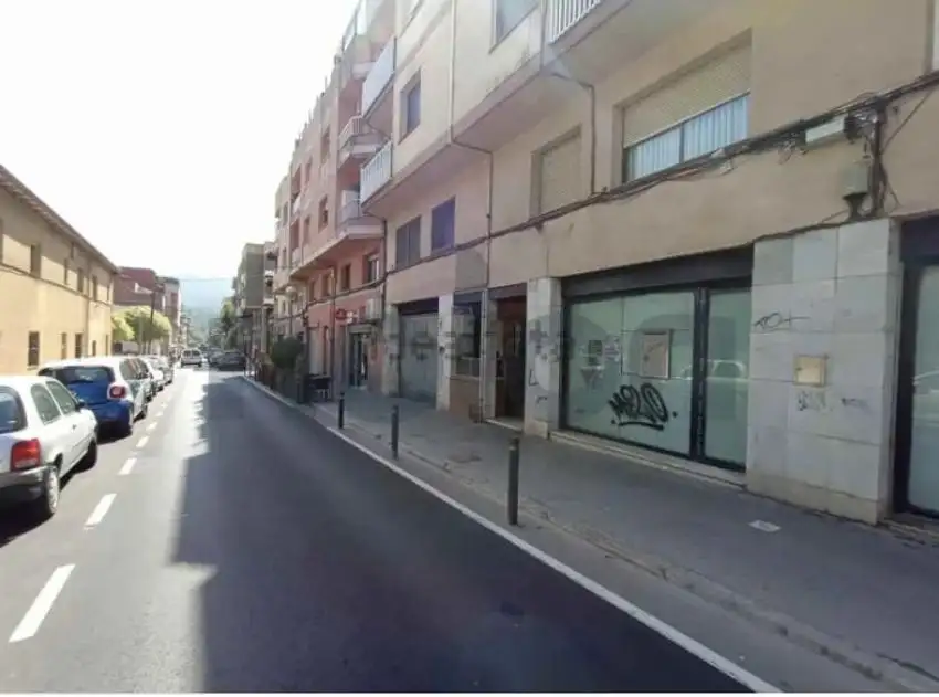 Local comercial en Venta en Montcada i Reixac