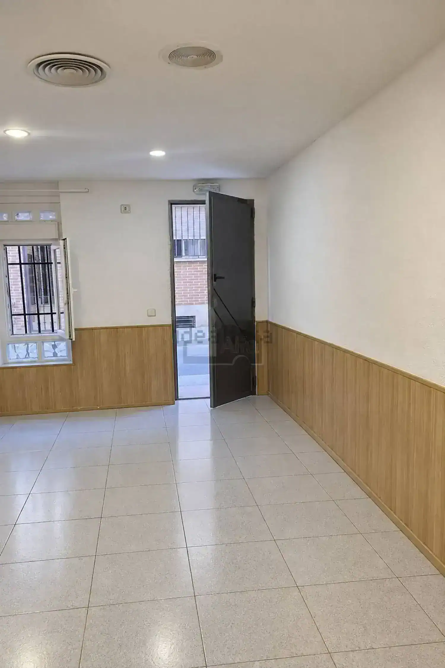 Local comercial en Venta en Berruguete, Madrid