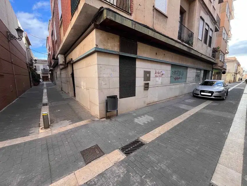 Local comercial en Venta en Manises