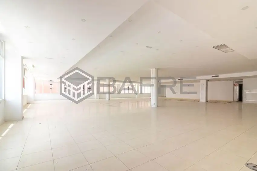 Local comercial en Venta en Lucero, Madrid