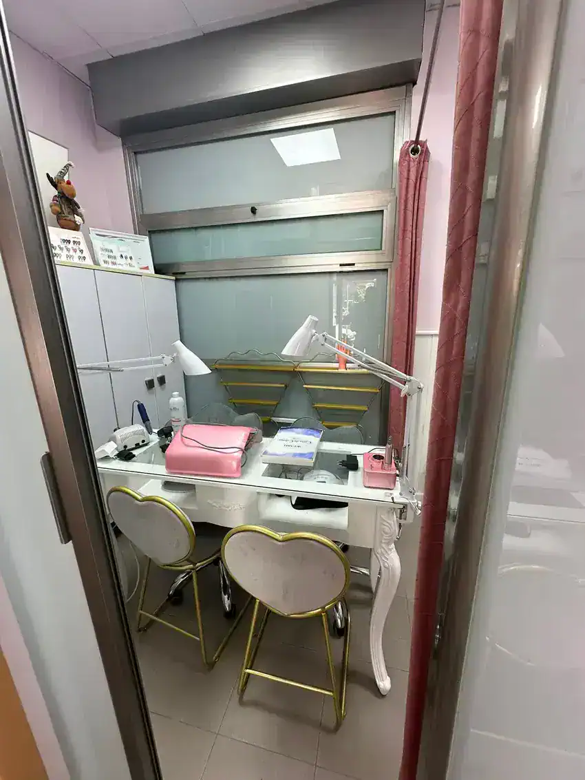 Local de Uñas en Traspaso en Avenida de las Ciencias, Sevilla