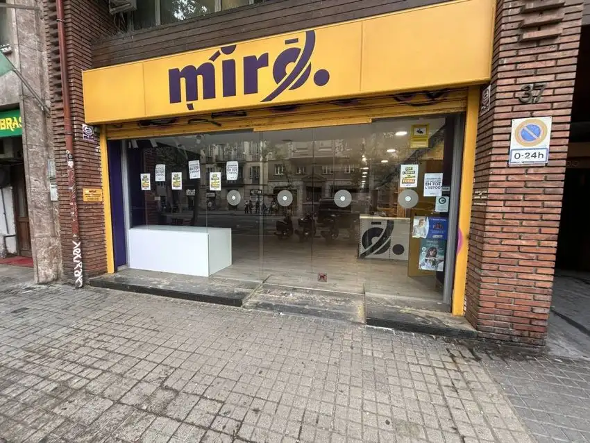 Local comercial en Alquiler en Sant Antoni, Barcelona