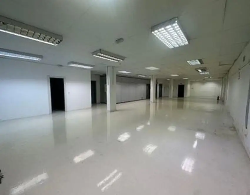 Local comercial en Alquiler en Los Guindos - Parque Mediterráneo - Santa Paula, Málaga