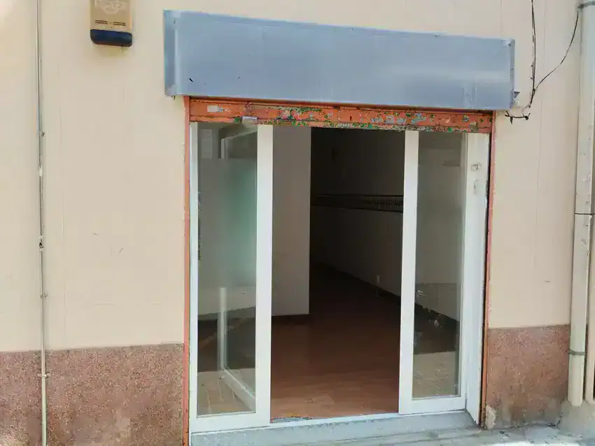 Local de Moda en Alquiler en Verdun, Barcelona