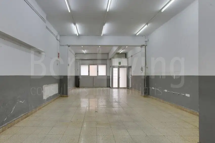 Local de Moda en Venta en Porta, Barcelona