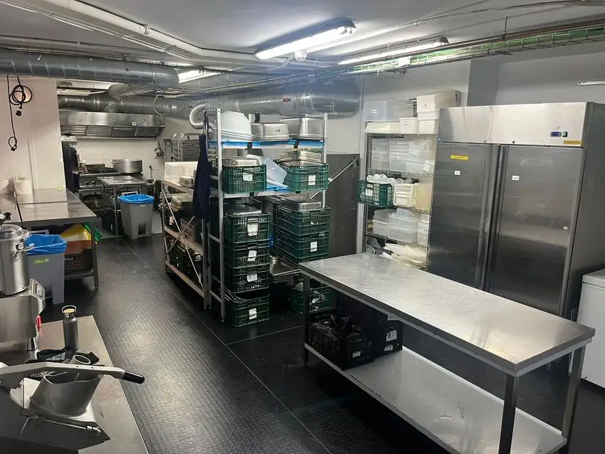 Cocina de producción - Dark Kitchen en Traspaso en La Dreta de l'Eixample, Barcelona