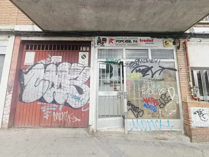Local comercial en Alquiler en Aluche, Madrid