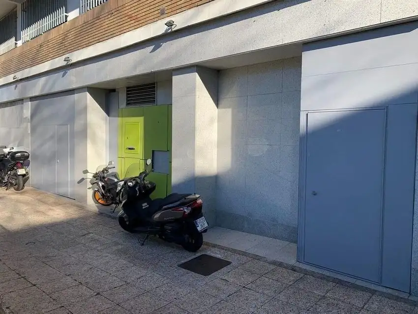 Local comercial en Venta en Peñagrande, Madrid