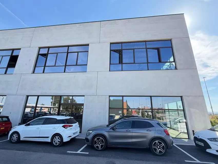 Local comercial en Alquiler en La Pobla de Vallbona