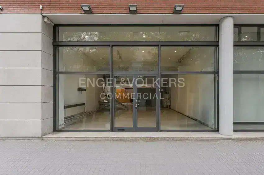 Local comercial en Alquiler en Les Corts, Barcelona