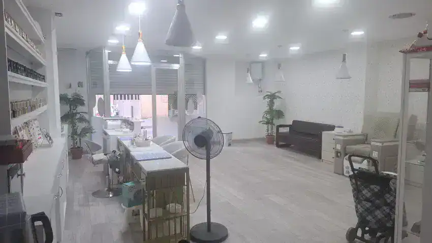 Peluquería en Venta en Llefià, Badalona