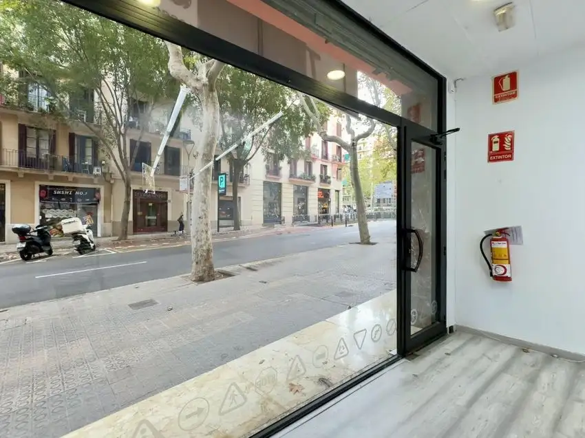 Local de Moda en Venta en La Sagrada Família, Barcelona