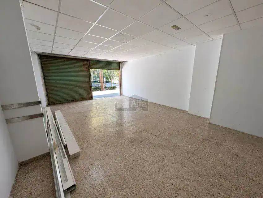 Local en Venta en Lloreda, Badalona