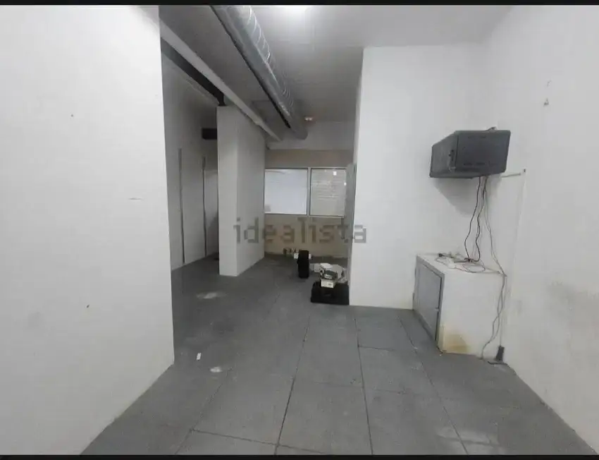 Local comercial en Alquiler en Les Roquetes, Barcelona