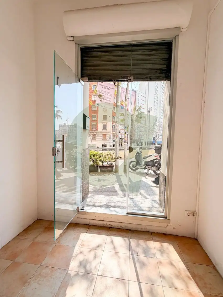 Local de Moda en Venta en El Baix Guinardó, Barcelona