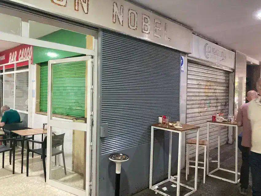 Local de Moda en Venta en El Juncal - El Plantinar, Sevilla