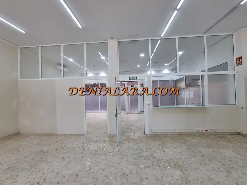 Local comercial en Alquiler en Dénia