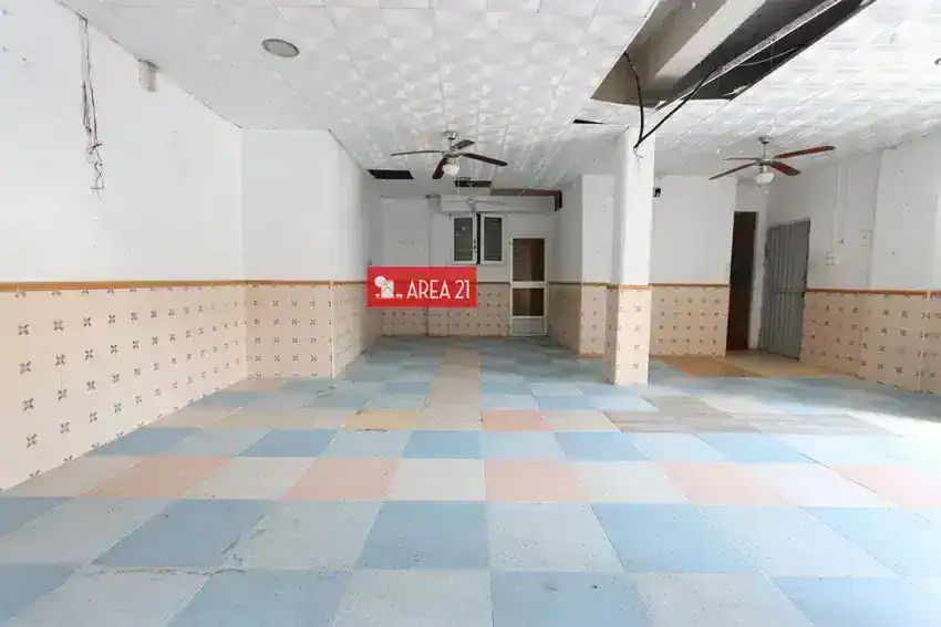 Local comercial en Venta en La Pobla de Vallbona