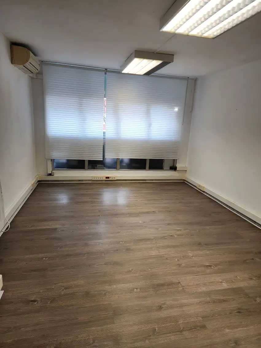 Oficina en Alquiler en La Gavarra, Cornellà de Llobregat