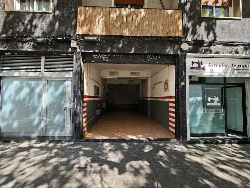 Local de Moda en Alquiler en El Camp de l'Arpa del Clot, Barcelona